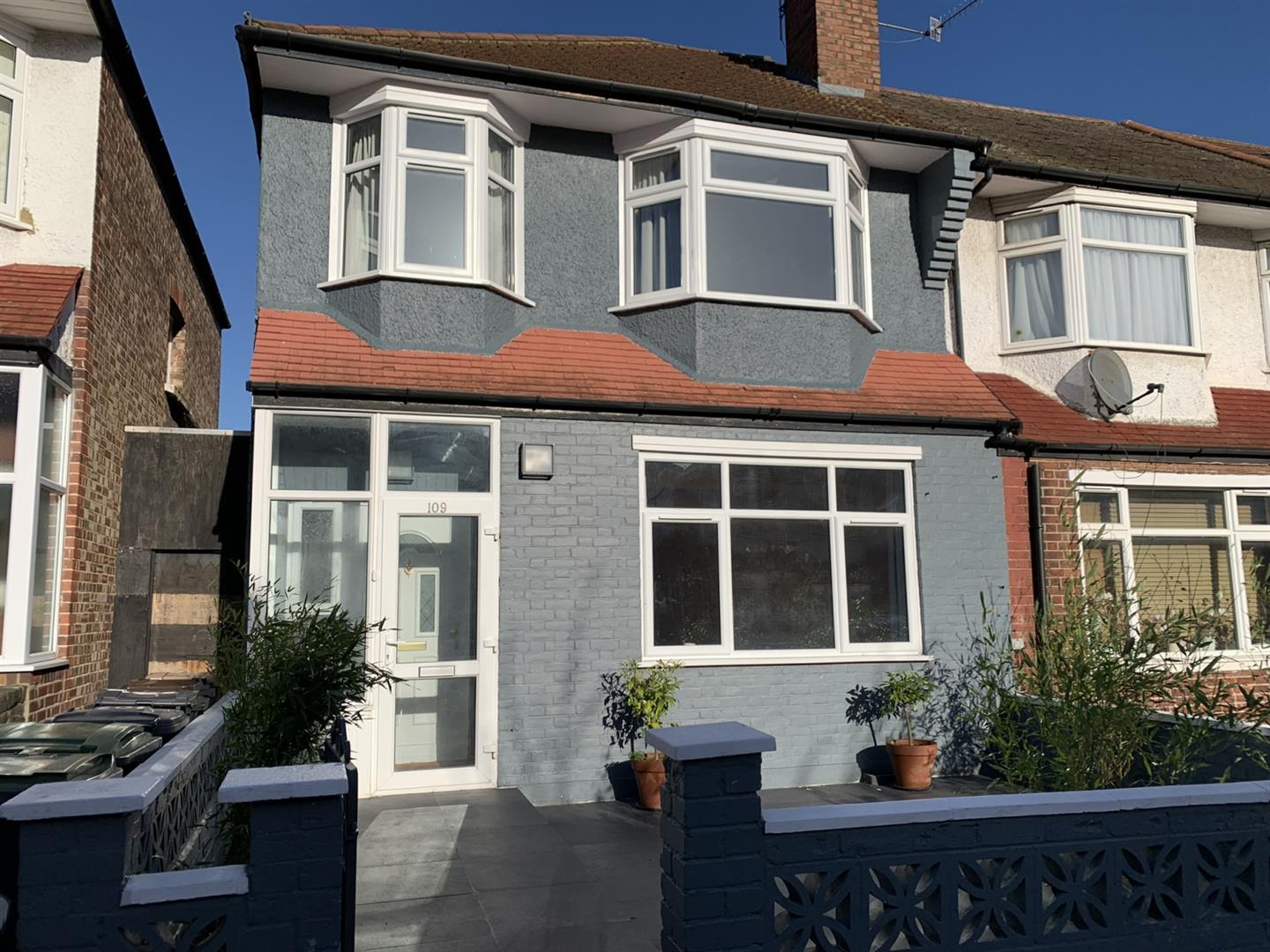 Sylvan Avenue, London